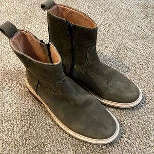 Oliver Clark Handcrafted Olive Green Leather Chelsea Boots - WMS 7
